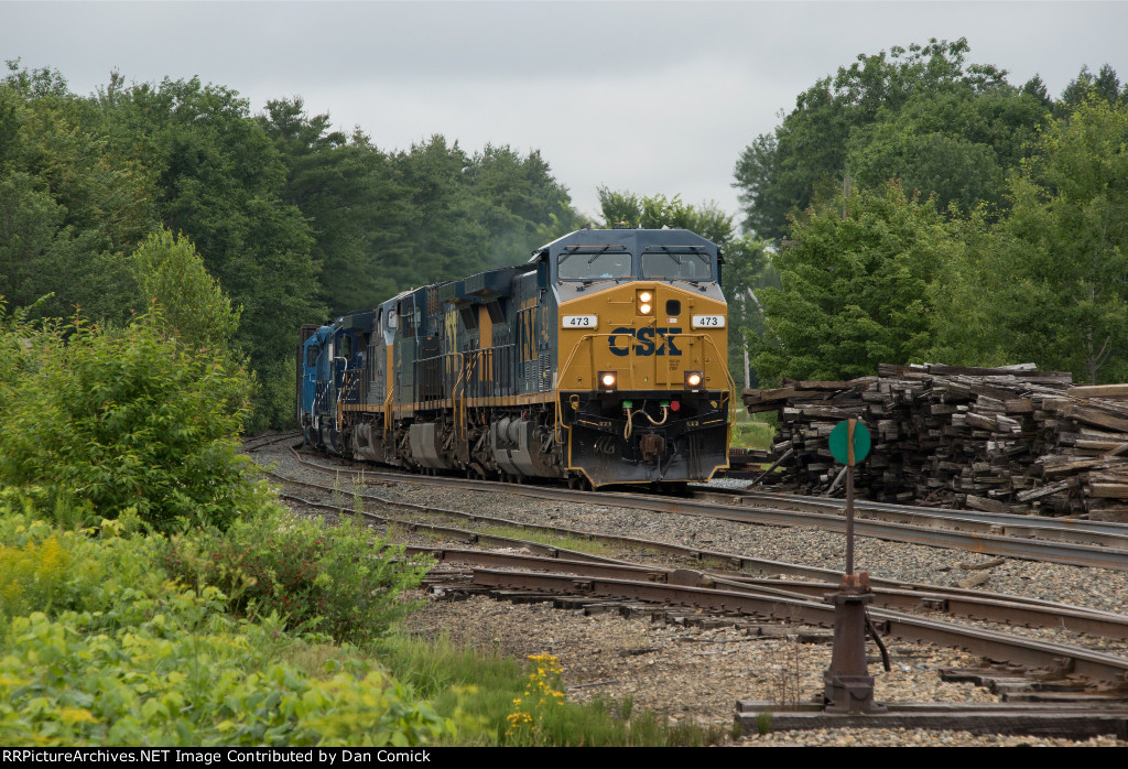 CSXT 473 Leads M426-20 at Leeds Jct. 